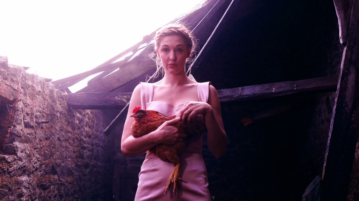 Elle et la Poule (The Chicken and Her)_1500